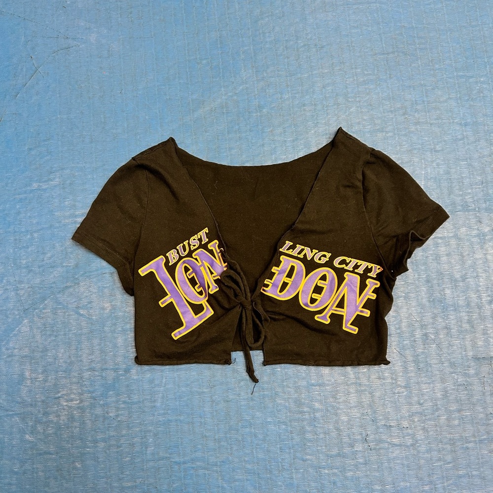 SHEIN Black Graphic Tie-Front Crop Top
